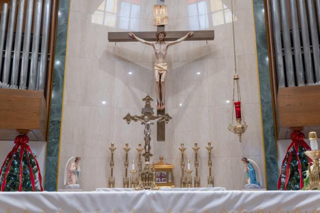 St L Altar 2 Crucifix 1