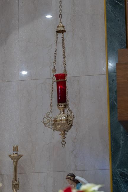 St L Altar 4 Sanctuary Lamp 1